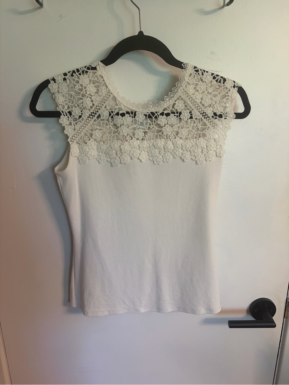 RW&CO. Off white Lace Yoke Sleeveless Tank